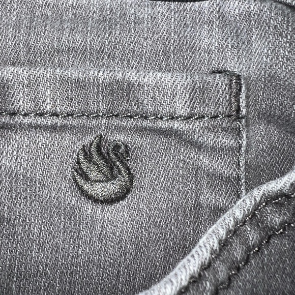 Gloria Vanderbilt Gray jeans decorative back pockets size 12. - Picture 5 of 7